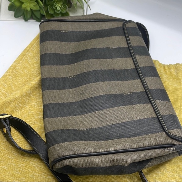 AUTHENTIC Fendi crossbody - Picture 11 of 12